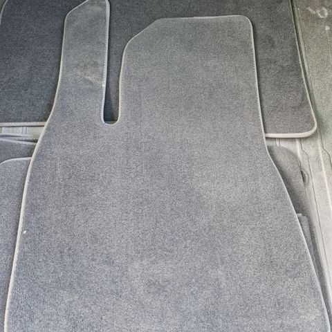 Model 3 gulvmatter