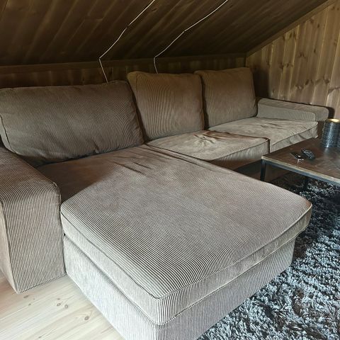 Kivik 3 seter sofa med sjeselong og puff