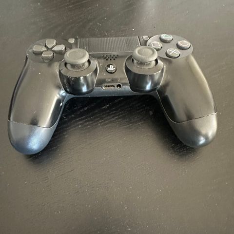 PS4 kontroller. PlayStation 4 kontroller