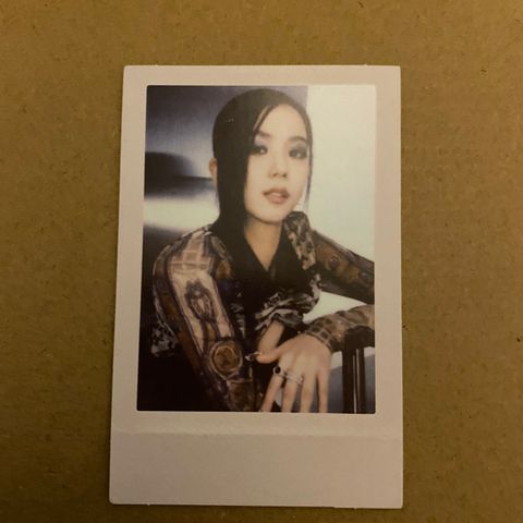 JISOO BORN PINK POLAROID