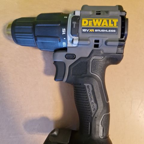 Dewalt børsteløs drill / slag med koffert