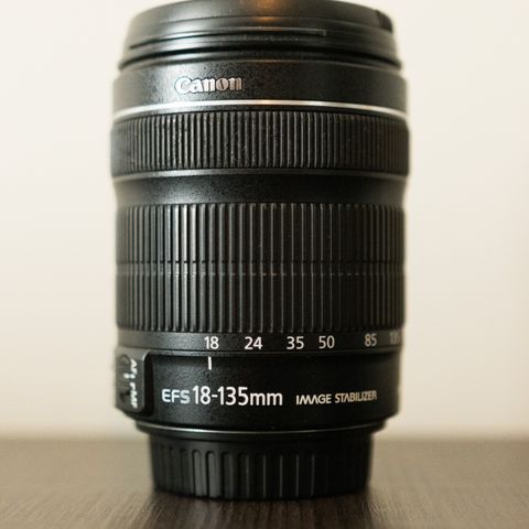 Canon EF-S 18-135mm f/3.5-5.6 IS STM — NB! Les annonsen