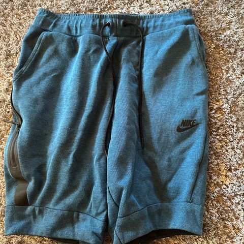 Nike Tech Fleece shorts S