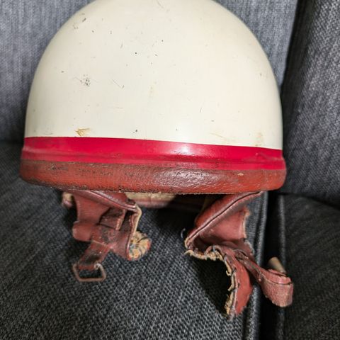 Retro hjelm med skinn fra 60-tallet