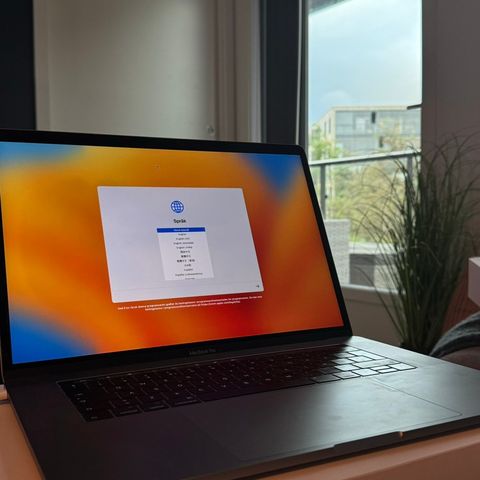 Macbook Pro 15" 2017 Touch Bar i7 2.8GHz, 256GB SSD