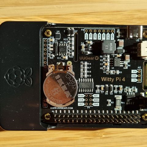 Raspberry Pi 2B med Witty Pi 4 power management hat og case