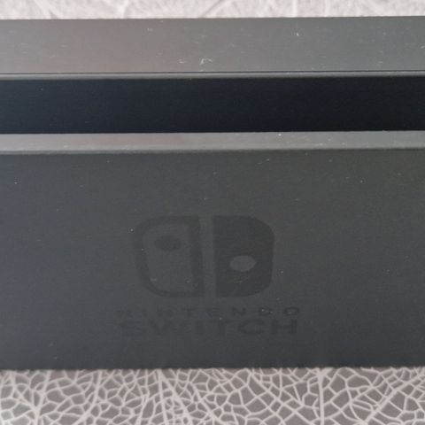 Nintendo Switch Docking station med lader og Joy-Cons