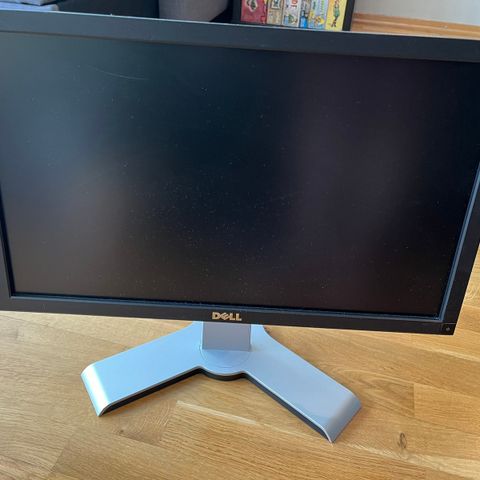 Dell 20" e2011Ht DVI VGA