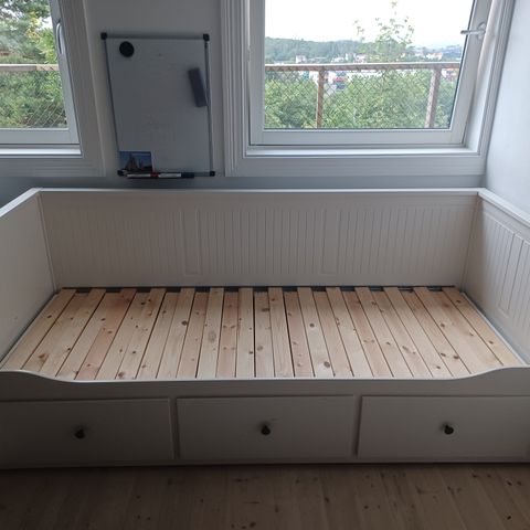 Hemnes seng fra IKEA