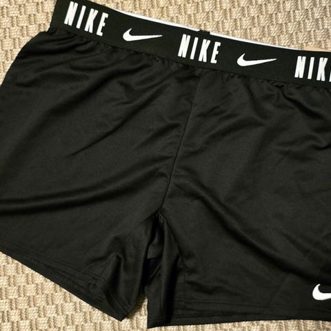 Nike treningsshorts str M/L