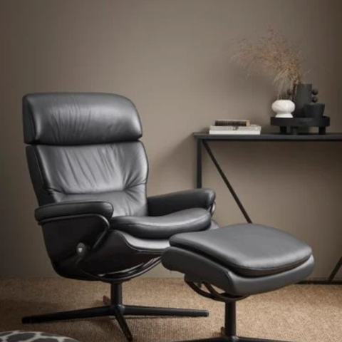 Helt ny lenestol i skinn - Stressless Ekornes Rome med krakk