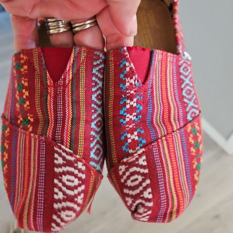 TOMS sko