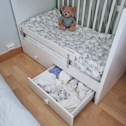 Stuva sprinkelseng fra IKEA med madrass