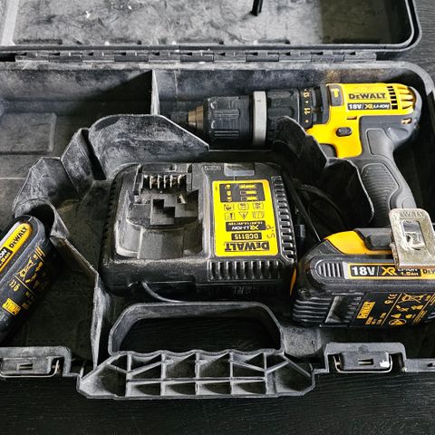 Dewalt 18v Skrumaskin selges med 2 batterier