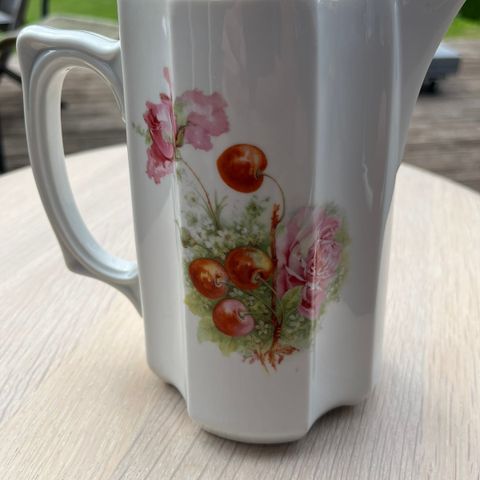 Saftmugge Porsgrunn Porselen med kirsebærblomst motiv