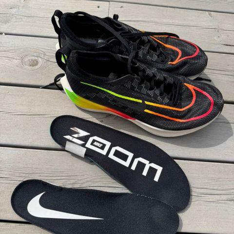 Nike Zoom Fly 4, str. 42,5