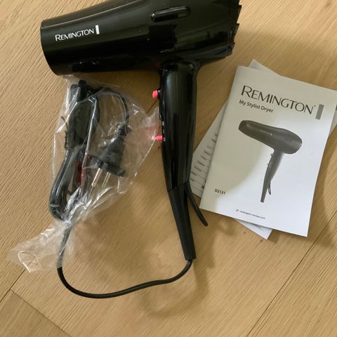 Helt ny og ikke brukt hårføne Remington D 2121