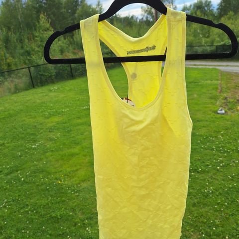 Stormberg singlet