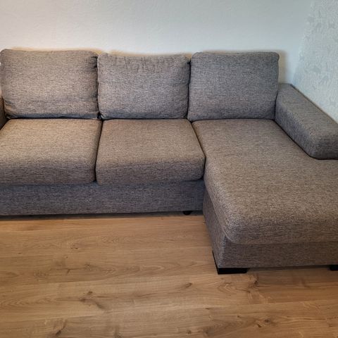 Grå sofa 3-seter m/sesjelong