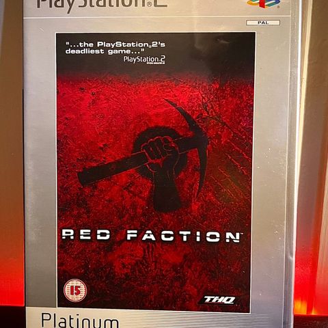 Red Faction (PS2) komplett med manual.