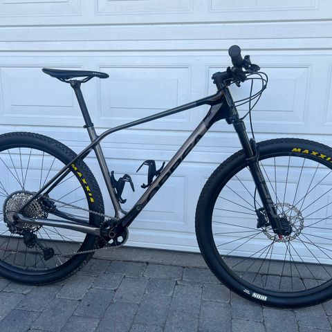 Orbea Alma M30 - Veilpris 34 990,- |  Shimano XT - Rockshox SID - Size Large |