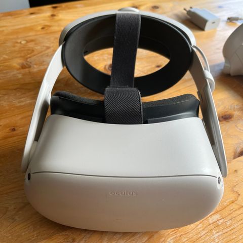 Oculus Quest 2 256gb, med Elite strap selges