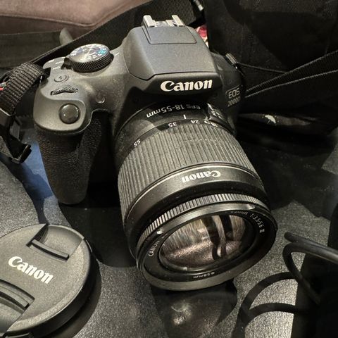 Kamera Canon EOS 2000D m/ tilbehør