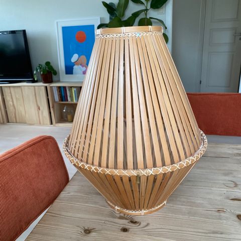 Taklampe i bambus fra IKEA