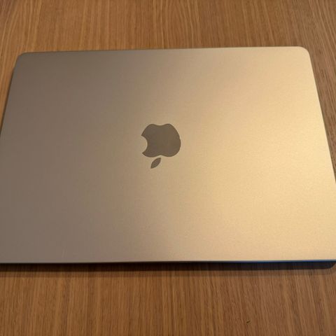 MacBook Air M2 2022 256gb (Starlight) - perfekt til studier!