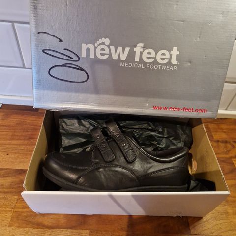 New feet, mediale footwear, helt nye