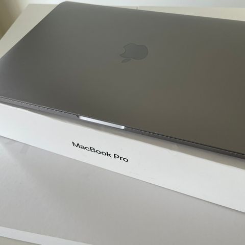 MacBook Pro 2018, four Thunderbolt