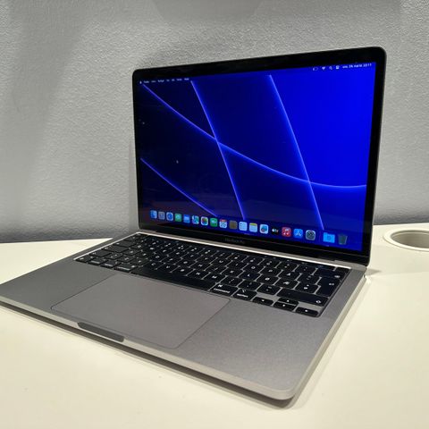 Macbook Pro, M1 | (94% batteritilstand)