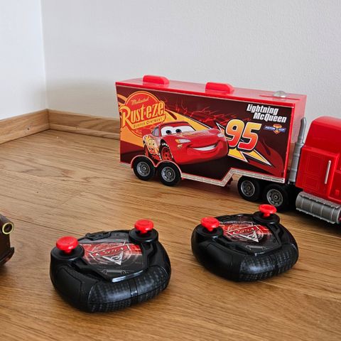 Disney Cars 3 Radiostyrt Bärgarn & Mack Turbo Racer