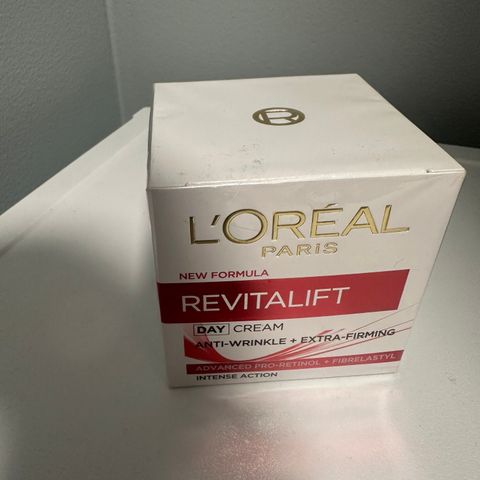 L, Oréal revitalift  krem selges helt ny