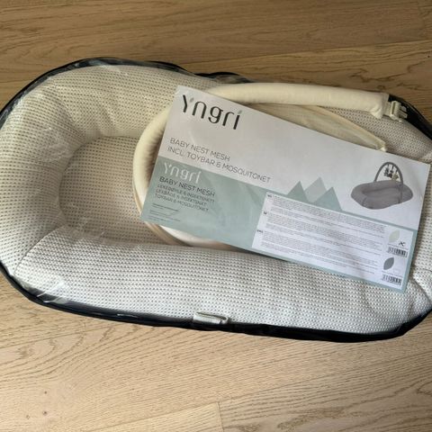 Yngri baby nest mesh - nypris 999kr.  (helt ny, ikke åpnet)