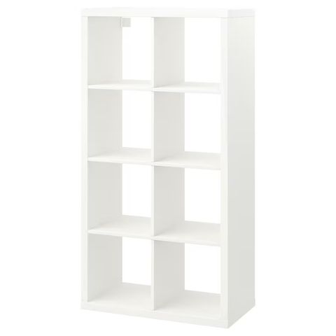 To hvite IKEA KALLAX 2x4 hyller (RESERVERT)