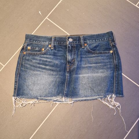 Levis denim skjørt, str 28