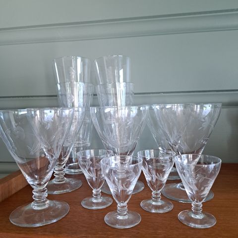 15 Glass fra Hadeland glassverk, Britt