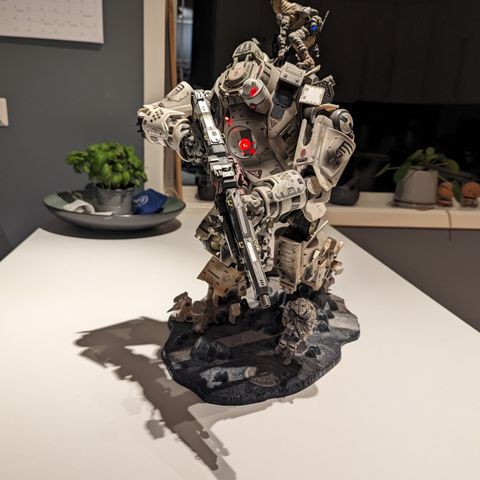Titanfall collectors edition statue