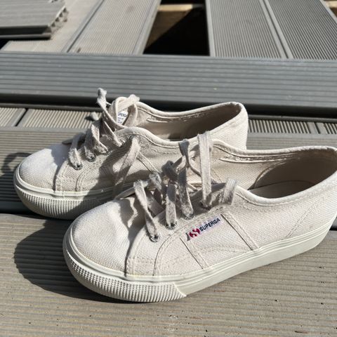 Superga 37