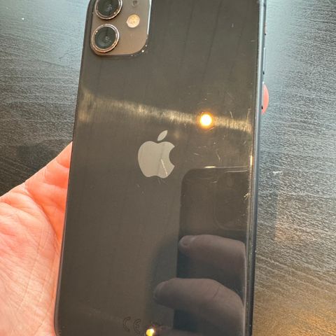 iPhone 11 - Original strøken skjerm & Batteri 95%