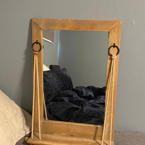 Vegghengt speil