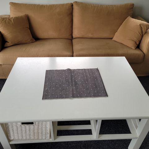 Sofa med bord