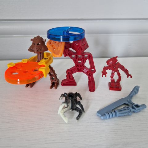 Reservert - Diverse LEGO Bionicle samleobjekter