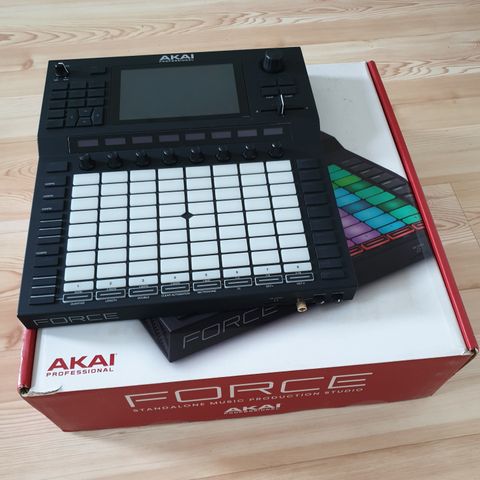 AKAI FORCE + GRARIS 1Tb HD + 1Tb microSD + access  to 1781 SPLICE credits!