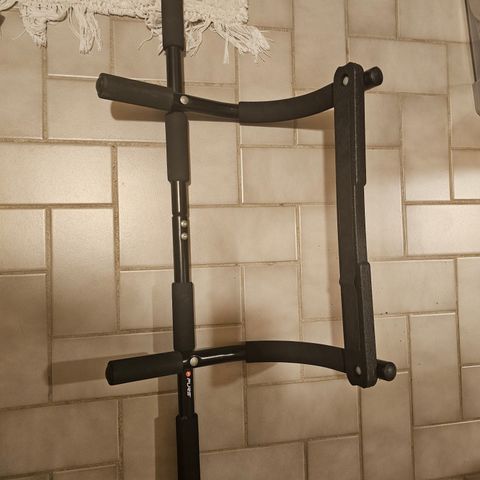 Pullups bar / doorgym