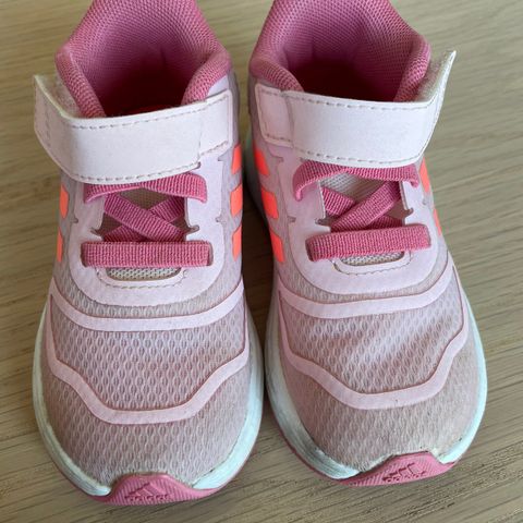 Adidas babysko str 20