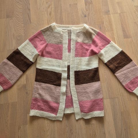 Flott hjemmestrikket sorbet cardigan str. S