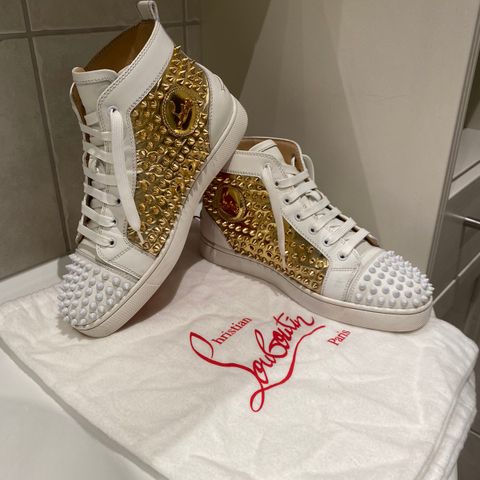 Lite brukt Christian Louboutin i str. 41.  4800kr.