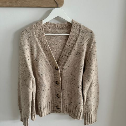 Eva Cardigan fra PetiteKnit